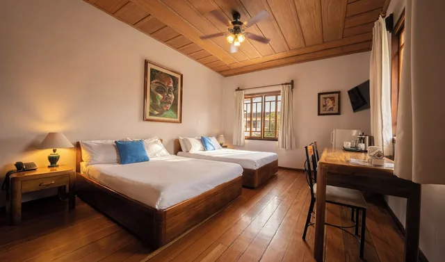 جناح بسرير كينج، Fleur De Lys Hotel 3/10
