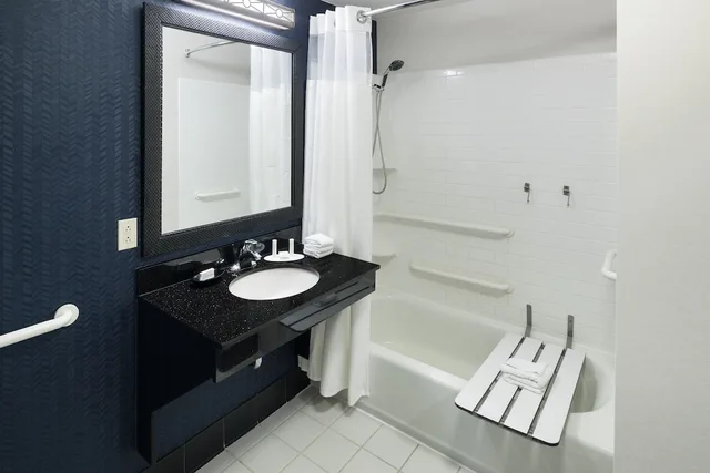 غرفة بسرير كينج لذوي الإعاقة، Fairfield Inn And Suites Orlando At Seaworld 2/3