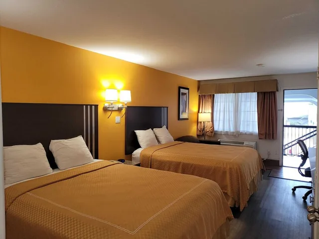 Standard, 2 Queen Beds, Texas Inn & Suites Raymondville 1/10