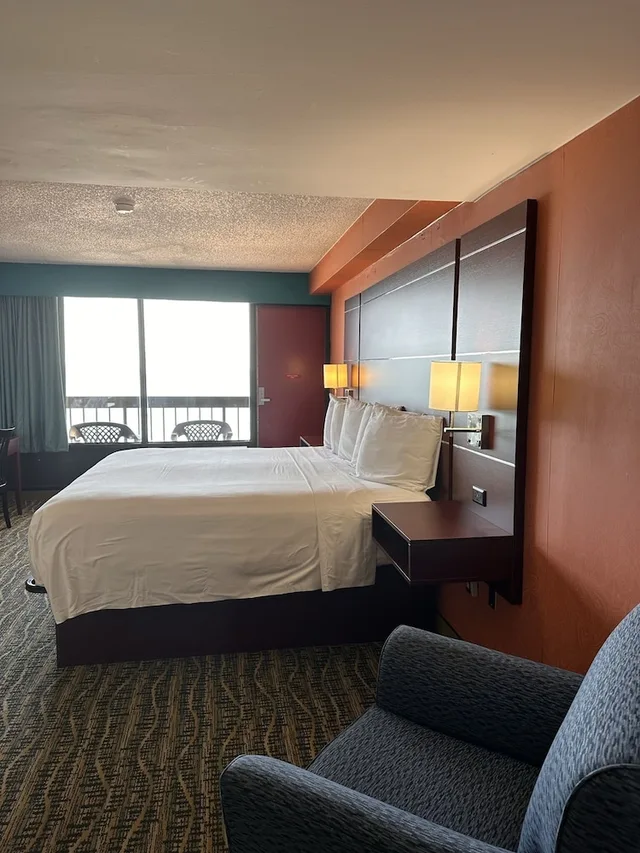 غرفة ديلوكس مفردة بسرير كينج، The Breakers Resort Inn 4/10