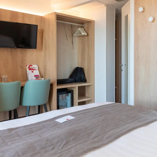 Room, Double or Twin Bed, Side Sea View، Parigi 6/6