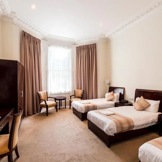 غرفة ثلاثية، The Villa Kensington 2/4