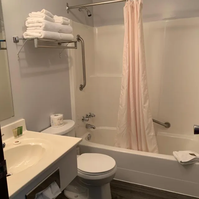 Loft, Suite، Three Valley Lake Chateau 2/3