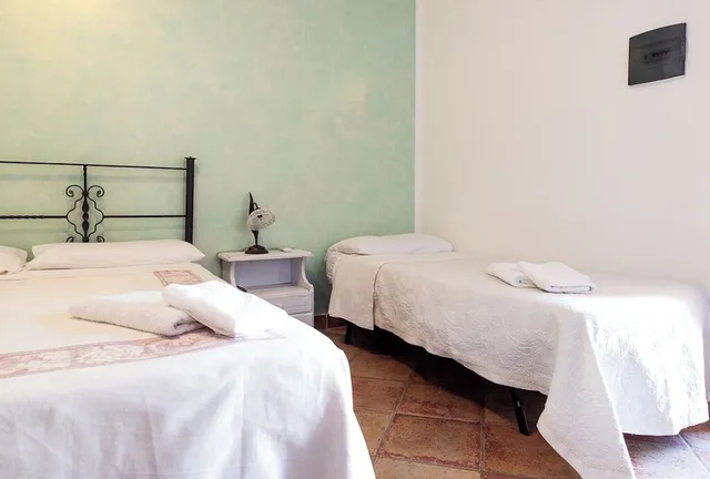 غرفة رباعية بسرير كوين وسريرين منفصلين لذوي الإعاقة، Agriturismo San Basilio 4/9