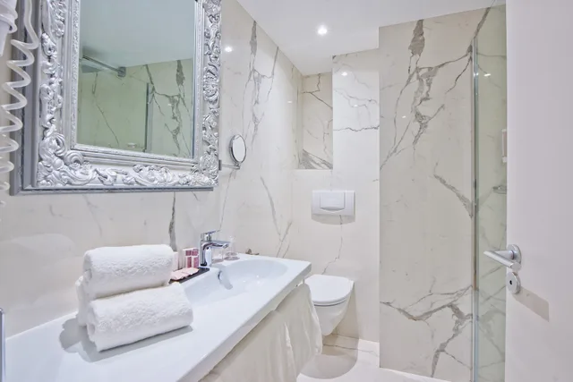Prestige, Triple, 3 Beds, Hotel La Villa Nice Promenade 6/8