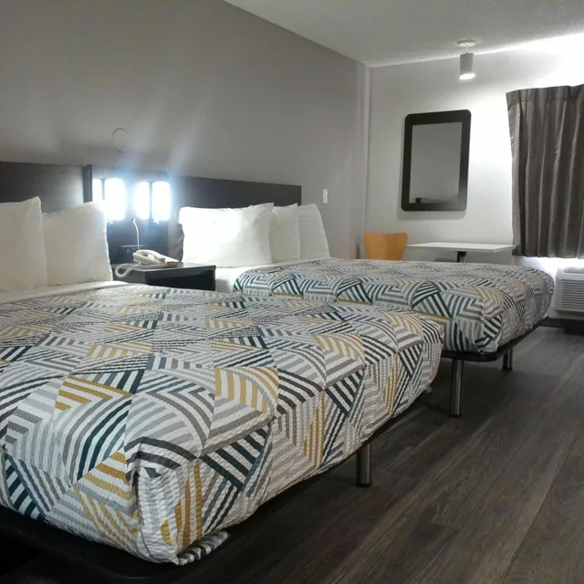 2 Queen Beds - Mobility Access Tub Nsmk، Motel6 Winslow, AZ 5/10