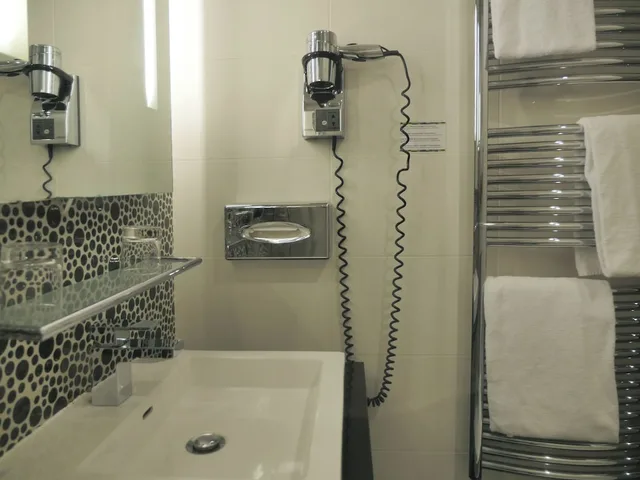 جناح بسرير مزدوج وسريرين منفصلين، Kyriad Prestige Perpignan Centre del Mon 9/10