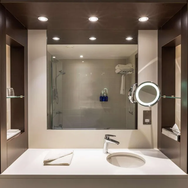 جناح جونيور، Radisson Blu Hotel, Edinburgh City Centre 9/10