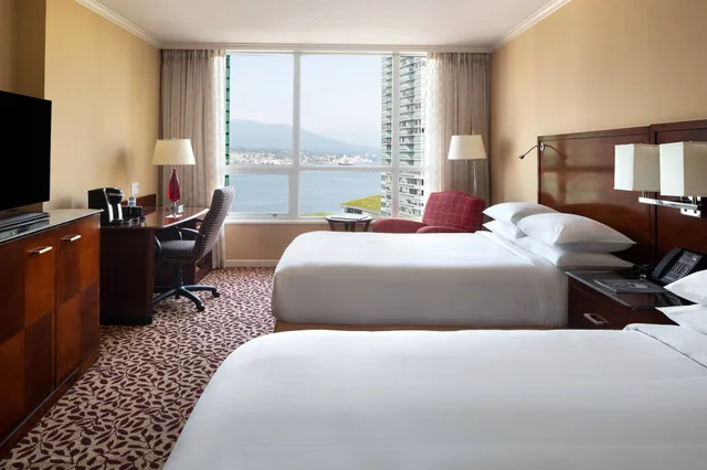 غرفة بسريرين مزدوجين بإطلالة على المرفأ، Vancouver Marriott Pinnacle Downtown 1/8