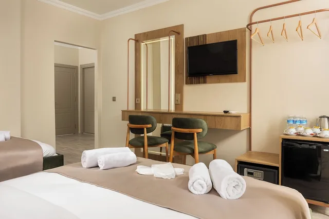 Family, 1 Single and 2 Double Beds، Peradise Hotel 8/10