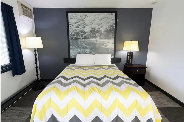غرفة بسرير مزدوج، OYO Landmark Inn Oskaloosa Near Hwy 63 1/10