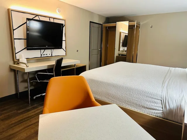 غرفة سوبيريور بسرير كينج، La Quinta Inn by Wyndham Costa Mesa / Newport Beach 7/10