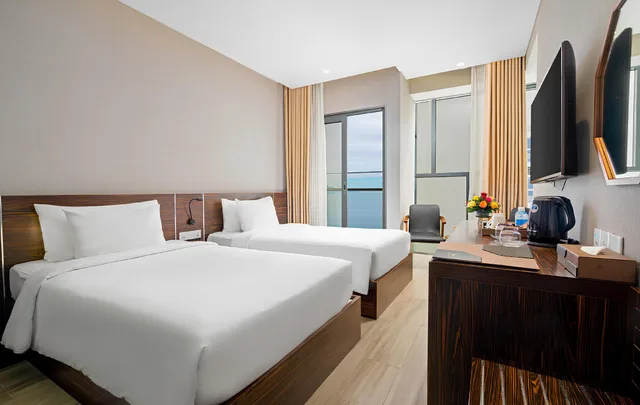 غرفة تنفيذية بسريرين منفصلين بإطلالة على البحر، Emerald Bay Hotel & Spa Nha Trang 1/1