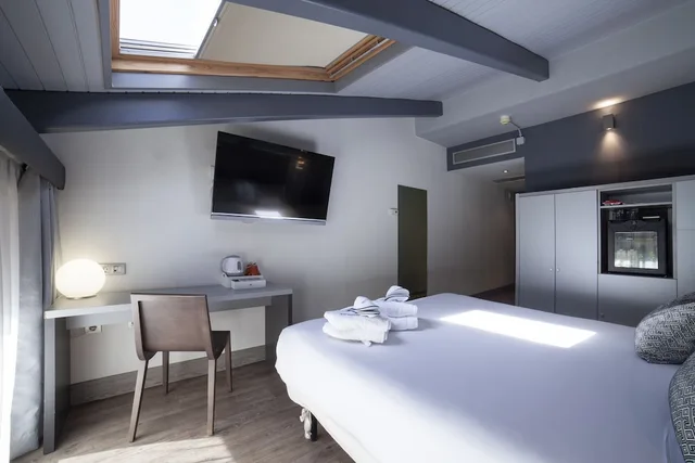 Room, Queen Bed, Attic، Petit Palace Plaza Espana 3/5