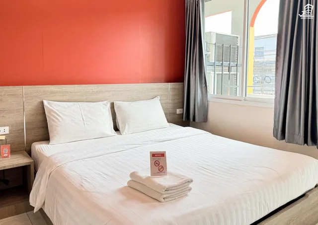 غرفة بسرير كينج بشرفة، Jacky Chan Hotel 2/9