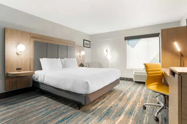 غرفة بسرير كينج، Best Western Plus Mobile Inn and Suites 1/6