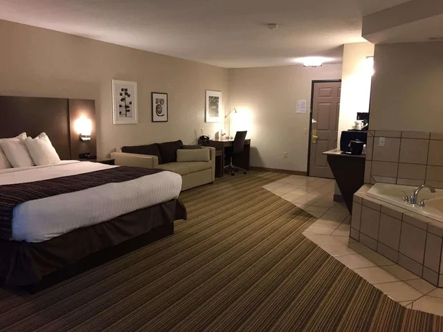Studio, Suite, King Bed, Jetted Tub, Country Inn & Suites by Radisson, Platteville, WI 2/7