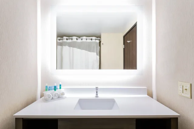 غرفة قياسية بسرير كينج، Holiday Inn Express Princeton I-77 8/8