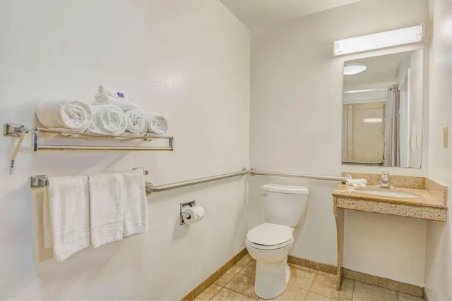 غرفة بسرير كوين لذوي الإعاقة، Studio6 Opelika, AL - Auburn Al 5/5