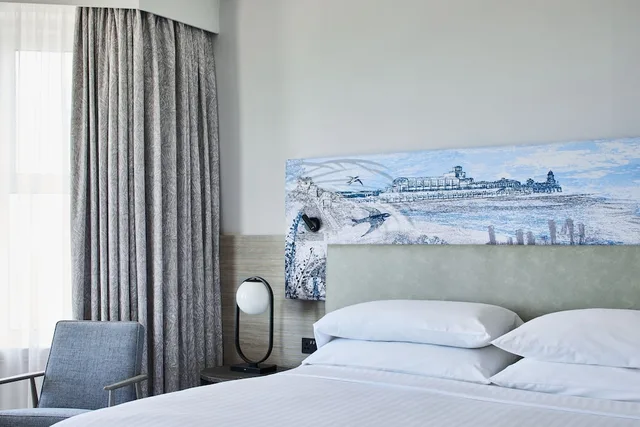 جناح جونيور بسرير كينج بإطلالة على البحر مع أريكة، Marriott Highcliff 3/8
