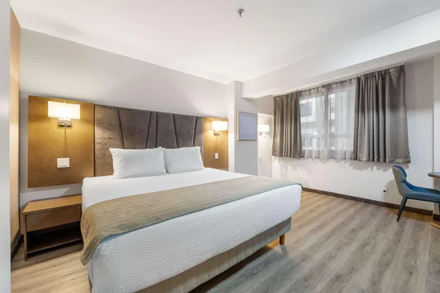 جناح بسرير كينج، Hotel Montreal Metropolitan, an Ascend Collection Hotel 1/8