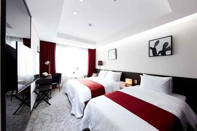 غرفة ديلوكس عائلية بسرير مزدوج وسرير فردي، Ramada by Wyndham Yongin 2/6