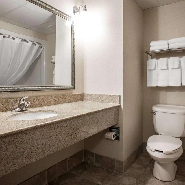 غرفة ديلوكس بسريرين كوين مع أريكة، Comfort Inn and Suites Lumberton Central I-95 7/7