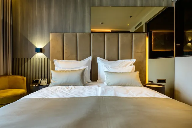 غرفة كومفورت بسرير كينج بإطلالة جزئية على البحر، Marinus Beach Hotel 1/5