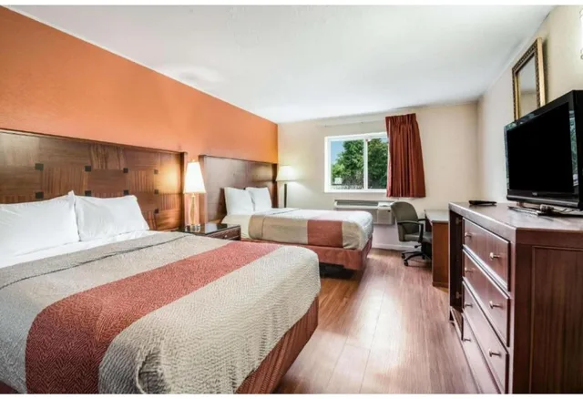 2 Full Beds - Non-Smoking، Motel6 Tinton Falls, NJ - Neptune 4/10