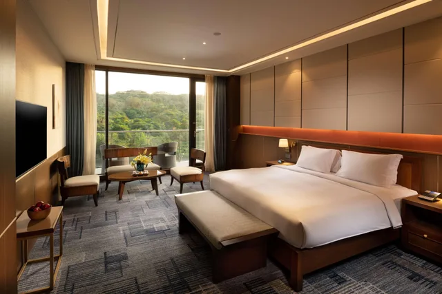 جناح بسرير كينج بغرفتي نوم، Hilton Clark Sun Valley Resort 1/2