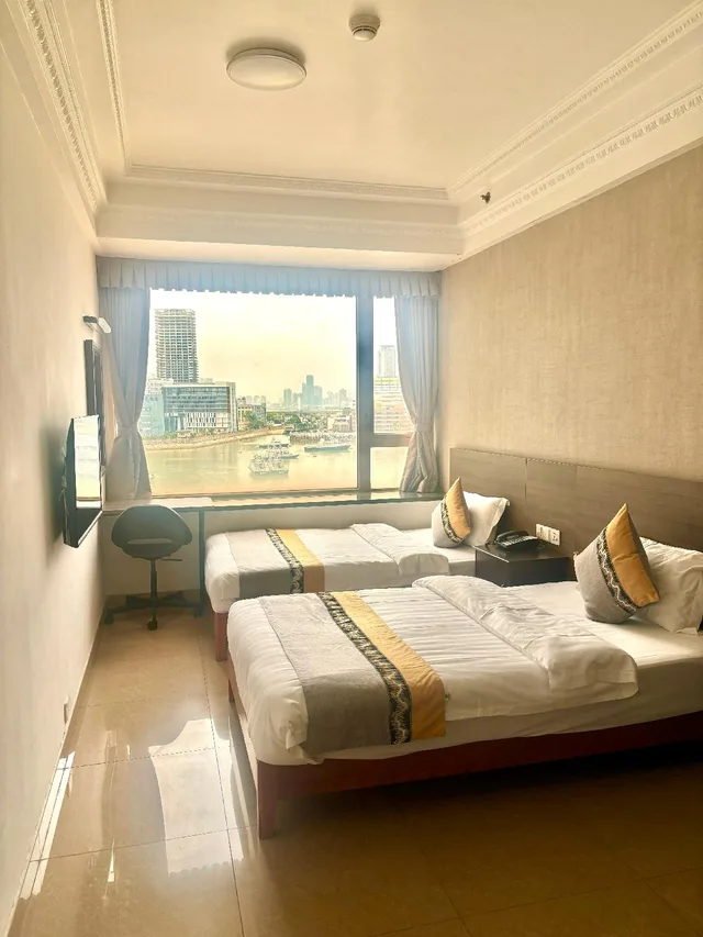 غرفة بسريرين منفصلين بإطلالة على البحر، Grand Harbour Hotel 2/3