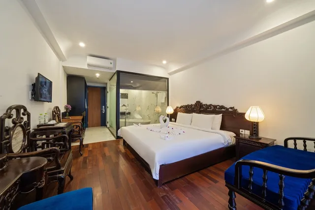 Premier, Queen Bed, Pool View, Thanh Binh Central Hotel 5/8