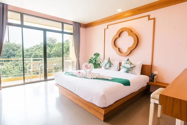 Room, Triple, Single Bed, 2 Queen Beds, Pool View, ROYAL PINEAPPLE HOTEL a welcome to wealth and good fortune 4/11