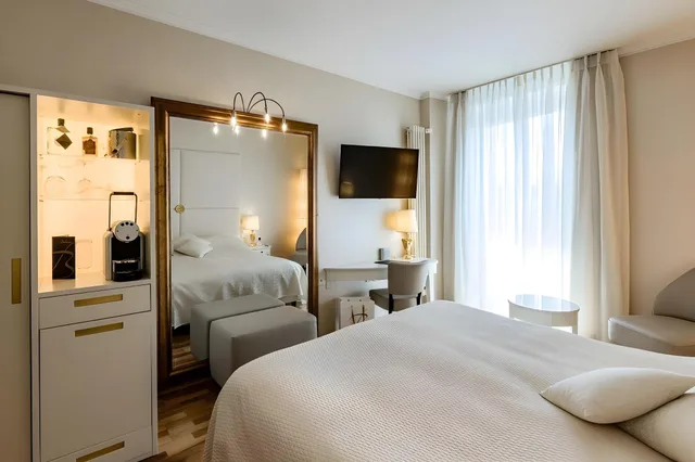 غرفة بسريرين منفصلين بإطلالة على النهر، Hotel des Balances 1/1