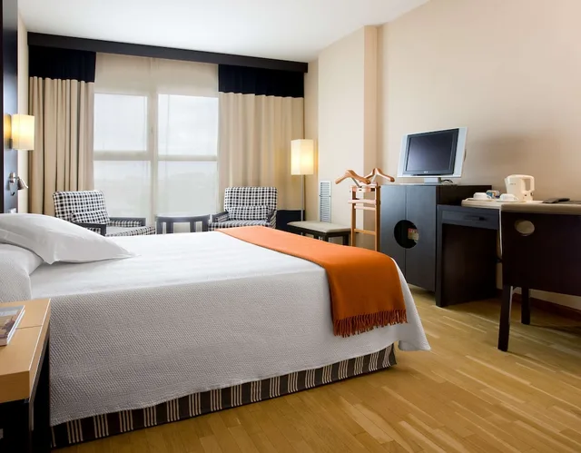 New Style, Superior, King Bed, with Extra Bed, NH Valencia Center 1/7