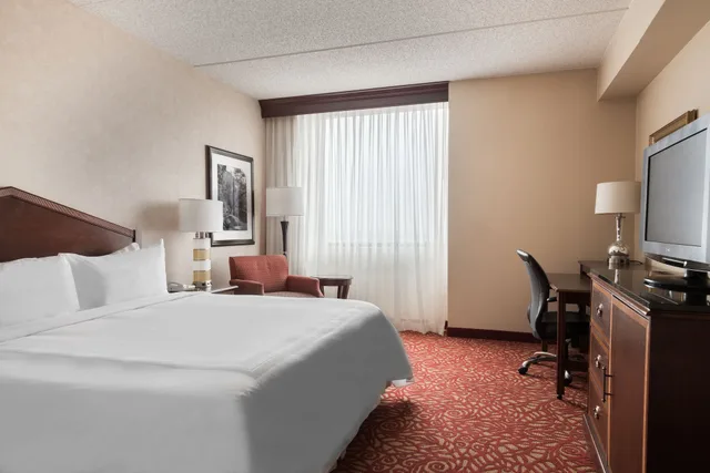 غرفة بسرير كينج، Chicago Marriott Northwest 5/10