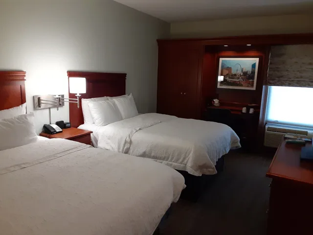 Room, Queen Bed, Accessible, Hampton Inn St. Louis - Westport 2/9