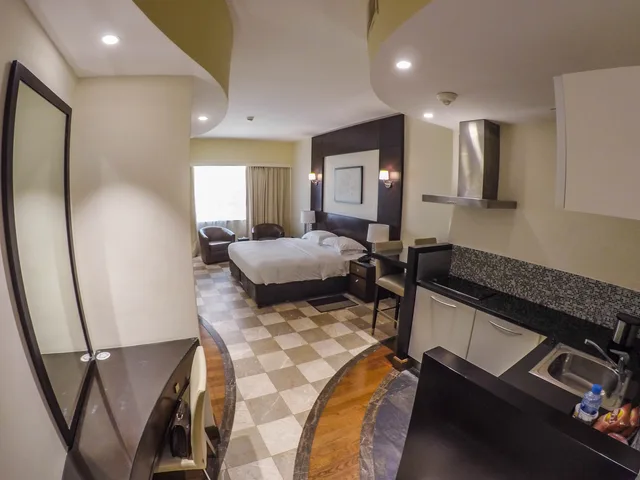 استوديو ديلوكس، Number One Tower Suites 6/8