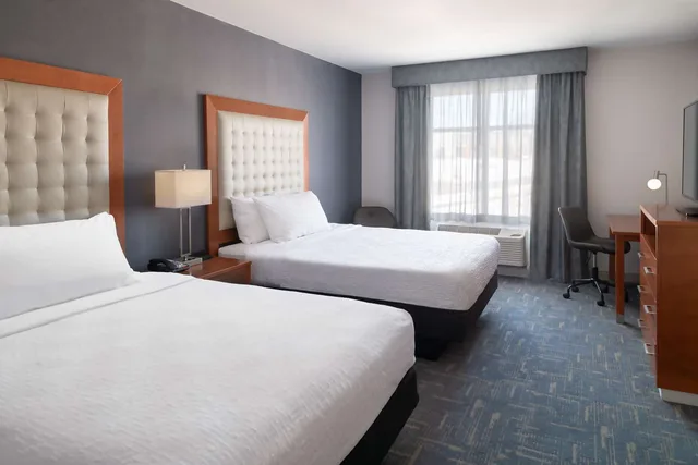جناح بسرير كوين لذوي الإعاقة، Homewood Suites By Hilton Gateway Hills Nashua 1/3