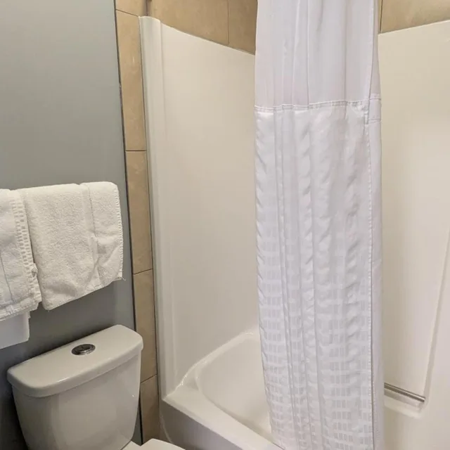 استوديو بسرير كينج، Ramada by Wyndham Medicine Hat 2/2