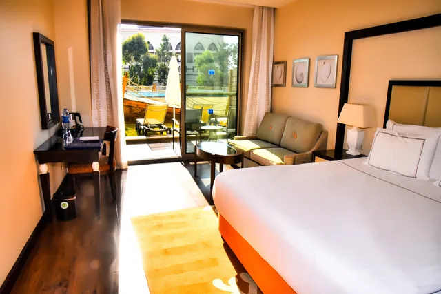 غرفة بسرير مزدوج بإطلالة على المسبح، Kaya Palazzo Golf Resort 2/6