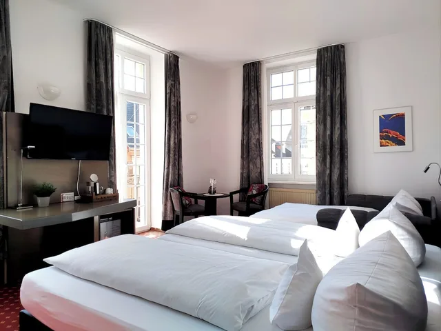 غرفة عائلية رباعية بسرير مزدوج بشرفة مع أريكة، Hotel Schwert 1/4