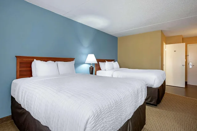غرفة بسريرين كوين، Clarion Hotel Conference Center Lexington North 1/8
