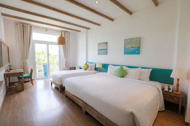 غرفة إليت ديلوكس ثلاثية بسرير كينج وسرير فردي بشرفة، Risemount Premier Resort Danang 1/1