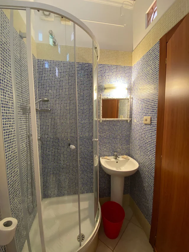 غرفة رباعية، Hotel Europeo 5/6