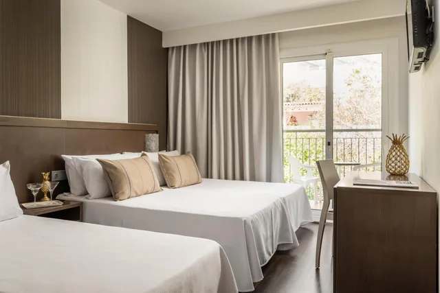 غرفة كلاسيكية رباعية، The Place Mariner - Adults Only 5/10