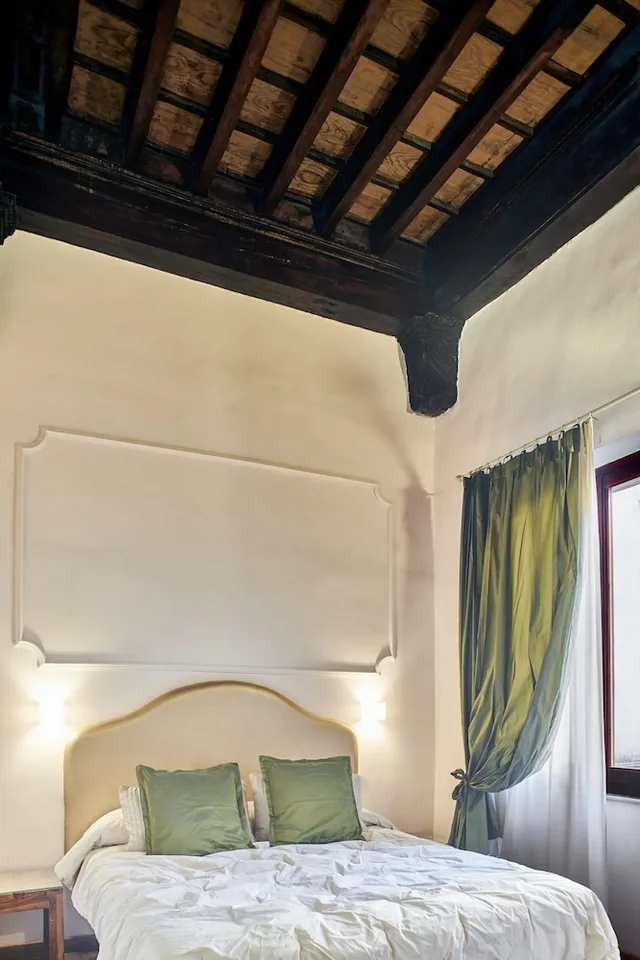 Room, Queen Bed, Courtyard Area، B&B Palazzo Del Magnifico 3/9