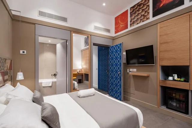 Classic, Queen Bed, Hotel Medinblu 2/6