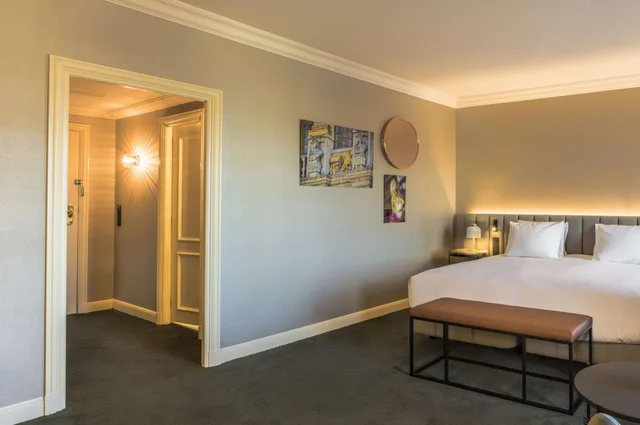 غرفة بسرير كينج وسرير كوين، Hilton Brussels Grand Place 5/8