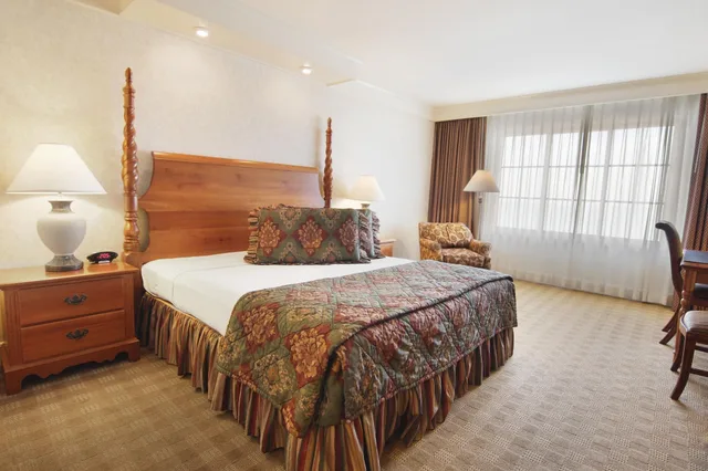 Room Assigned on Arrival, Bay Landing Hotel 2/6